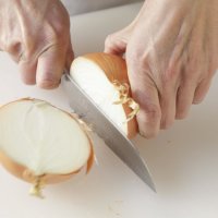 Step 1. Cut the onion in half through the stem and root ends.